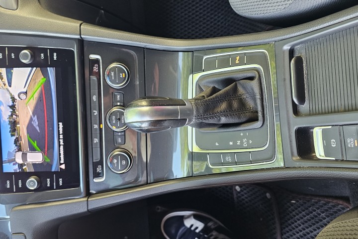 VW GOLF VII + DSG-White